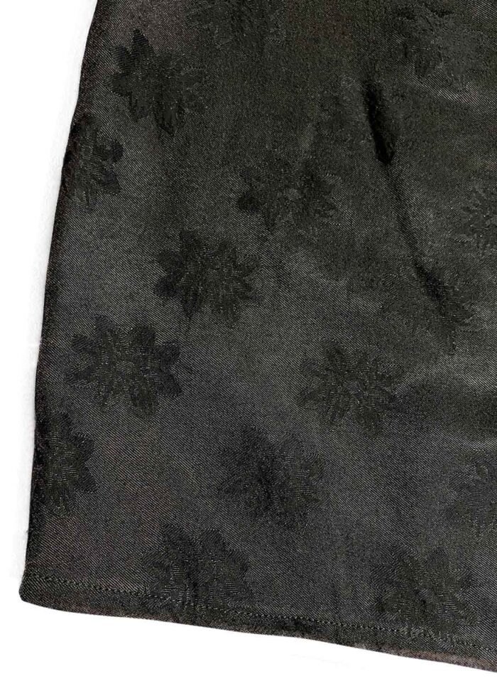 Black Floral Satin Tee - ref 237 - Resale item - Approx 6-8 - Image 3
